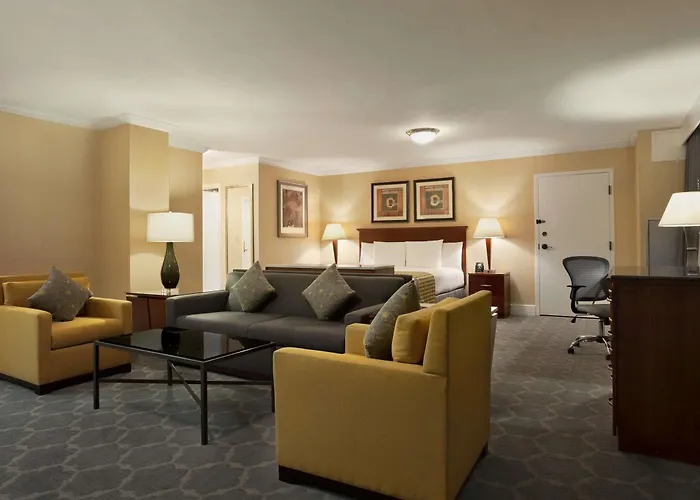 Doubletree By Hilton Airport