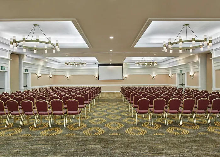 Doubletree By Hilton Airport